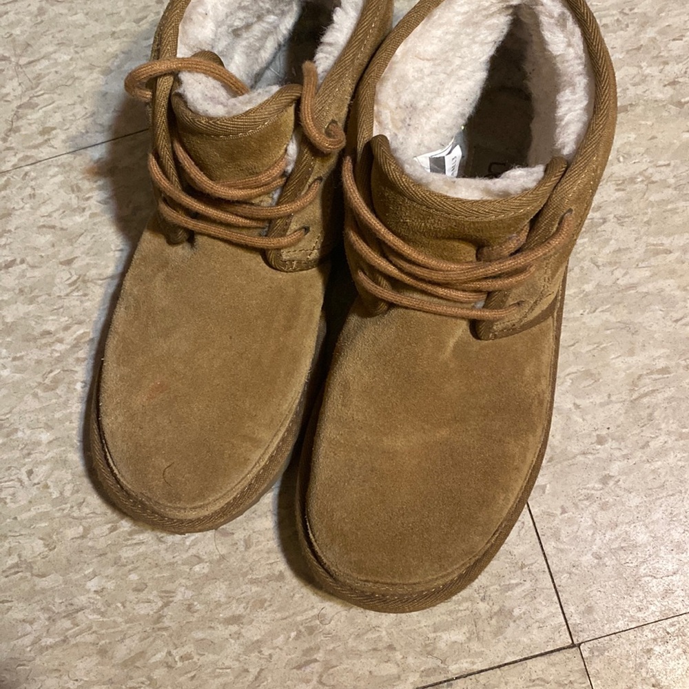 Womens brown low ugg boots.